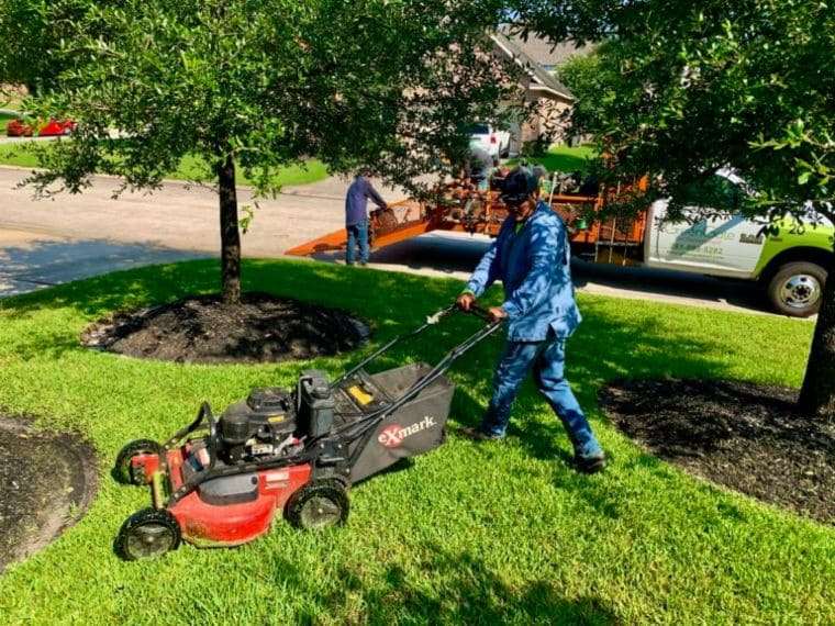 The employee of GreenGate Turf & Pest is giving the lawn maintenance service in Houston, TX